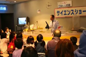Science Show holding on Saturday, Sunday and national holidays (Photo: <a href="http://www.kagakukan.urawa.saitama.jp/main.html" target="_blank" rel="noreferrer noopener nofollow">さいたま市青少年宇宙科学館</a>)