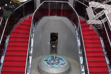 Foucault's pendulum proved the rotation of the earth (Photo: <a href="http://www.kagakukan.urawa.saitama.jp/main.html" target="_blank" rel="noreferrer noopener nofollow">さいたま市青少年宇宙科学館</a>)