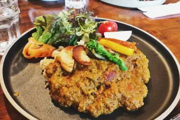 <p>A delicious vegetable topped curry with brown rice&nbsp;</p>