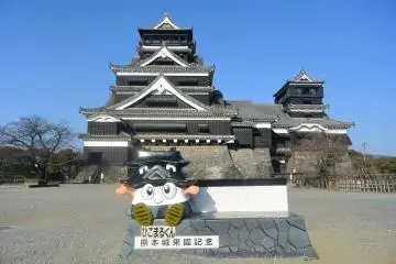 <p>Spot photo dengan latar belakang megahnya Kastil Kumamoto</p>