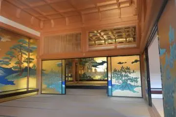 <p>The interior is like what we often see in Japan Samurai Movies</p>
