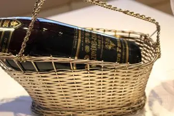 <p>Mazoy&egrave;res-Chambertin wine</p>