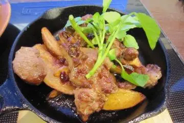 <p>Savory, delicious grilled&nbsp;lamb chop from Hokkaido.&nbsp;</p>