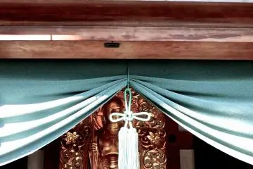 พระพุทธรูปสีทอง