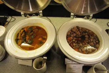 <p>Sopas japonesas, calabaza y chikuzen-ni (estofado de pollo con taro, zanahoria, bardana y otros ingredientes)</p>