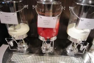 <p>Leche y jugo de tomate</p>
