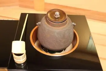 <p>茶釜</p>