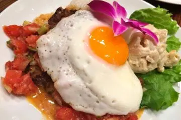 <p>Loco Moco with salsa (vice brown gravy), 934yen</p>