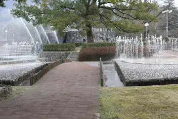 <p>The park next to Kintai bridge is full of beautiful fountains.&nbsp;</p>