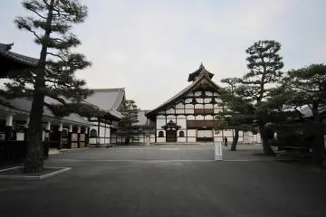 안쪽 오른쪽은 종무 혼죠. 왼쪽은 방장