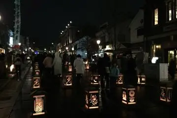 <p>Lentera di sepanjang jalan menuju Zenkoji</p>