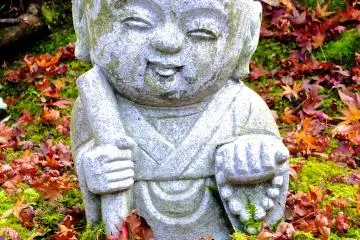 <p>Lagi bersemedi</p>