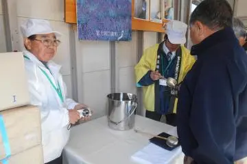 누구든지 새로운 빈티지 사케 잔을 가진다