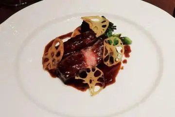 <p>Main meat dish of the day: Bistecca di manzo salsa 'yuzu-kosho'</p>
