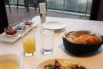 <p>Fresh bread, soup, etc. are also brought to the table. Eggs are made to order.</p>