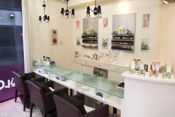<p>Pemandangan seluruh salon</p>