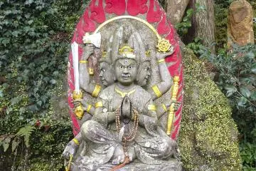 <p>Voici Aizen Myō-ō, une autre divinit&eacute; relative au bouddhisme &eacute;sot&eacute;rique. Il symbolise l'an&eacute;antissement de la luxure et l'&eacute;l&eacute;vation de soit &agrave; l'&eacute;veil spirituel</p>