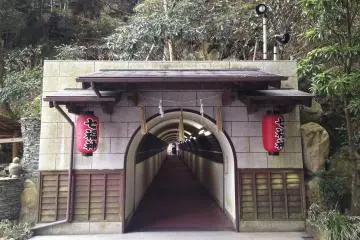 <p>Ce tunnel vous conduira entre les deux partie principales du complexe de temples</p>