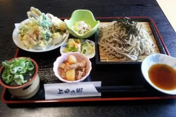 The delicious tempura/soba set