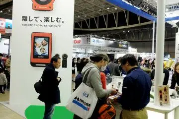 <p>Each company has many people working at the booths ready to explain how their products work, give you more information on existing products and some even clean your lenses while you wait.&nbsp;</p>