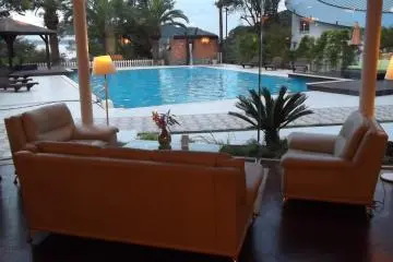 <p>Relax in the lounge looking out at the pool</p>