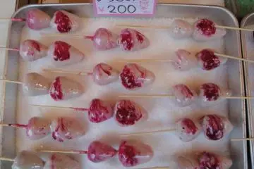 <p>สตรอเบอร์รี่เครือบน้ำตาลอร่อย!</p>