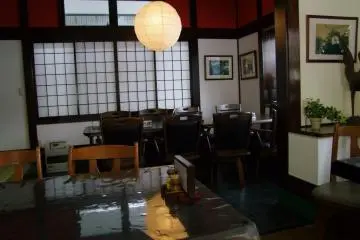 친근하고 식사하기 편한 곳