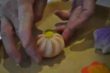 แต่ละชิ้นเป็นงานฝีมือที่พิถีพิถัน