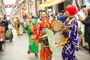 <p>parade</p>