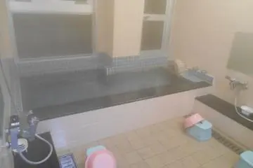 <p>A large bath for relaxing after a day of sightseeing</p>
