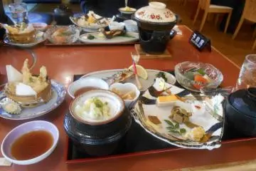 <p>Lunch at the restaurant of the Subaru Hotel</p>