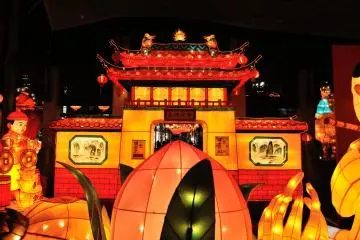<p>A pavilion. Most of the streets are one-way.</p>