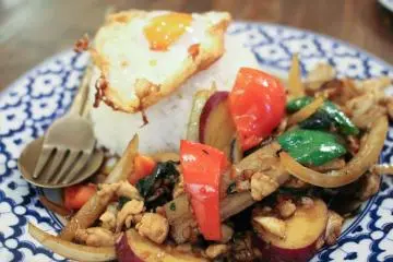 Khao pad bai kraprow