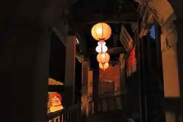 <p>Lanterns and candlelights gently invited me to finish my pilgrimage at Nagasaki Lantern Festival</p>