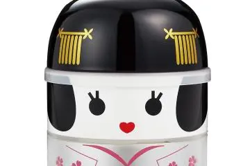 '코케시 도시락' 마이코: (소) 키 130mm/웨스트 100mm/공기 240ml/용량 440ml (본체용량: 상 200ml/아래 200ml).  (대) 키 160mm/웨스트 115mm/ 공기 350ml/용량 850ml (위 500ml/아래 350ml)