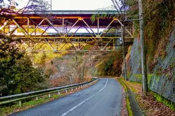 <p>It`s about a 20 minute climb up this road</p>