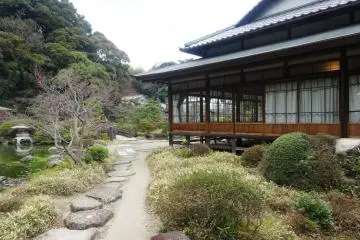 <p>A glimpse past the Shoin (main residence) of the garden</p>