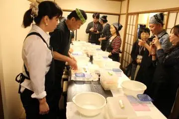 <p>Our sushi chef teaching us the basics of sushi preparation</p>