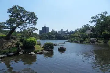 <p>Urban life seems far away</p>
