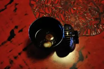 <p>Ume-wan (plum bowl: sweet red-bean soup). Unfortunately I couldn't take photos of the rest of the dishes. Please visit here to taste them with your own tongue and eyes!</p>