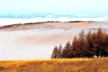 <p>While I was looking at the faraway mountains, a sea of clouds closed in on my feet</p>