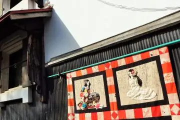 <p>An amazing quilt and fabric art exhibit is on display every year in this lovely old 'kura' storehouse.&nbsp;</p>