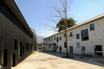 <p>A lovely new structure built to blend with the old. It holds the Makabe Denshokan&nbsp;- a local history museum, the town library, exhibit space, and other town facilities.</p>
