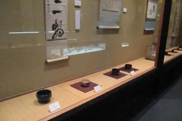 Tea bowls at the Saito museum (Photo: Justin Dart)