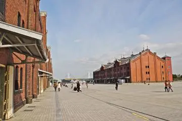 <p>The Red Brick Warehouse is comprised of two buildings that feature shops, restaurants, a museum and concert space.</p>