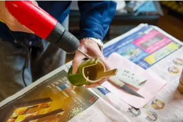 <p>Drilling the handle</p>