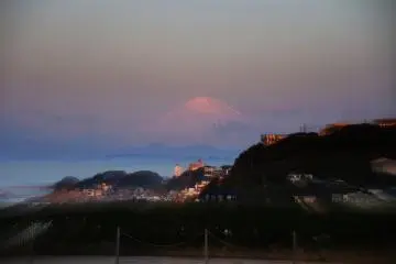 Once again, a magnificent Mt. Fuji in pink hue in the early morning!