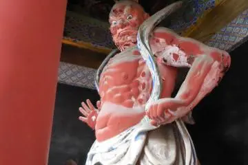 <p>Detail dari pintu masuk kuil (pintu Tori)</p>