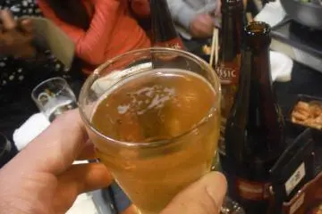 <p>กินนาเบะไปพลาง จิบเบียร์ไปพลาง ช่วยให้บรรยากาศครีกครื้น
&nbsp;</p>