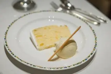 <p>Ice cream and cake for dessert? Yes please!</p>
